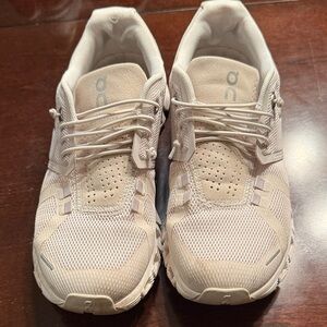 On Cloud women's size 6